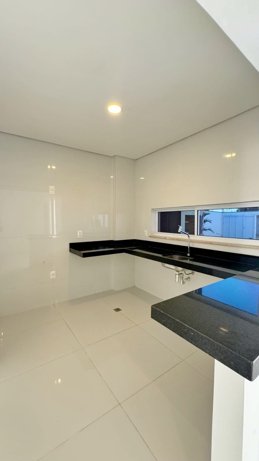 Foto 2 do imóvel Casa Duplex com 3 Suítes no Centro do Eusébio-CE