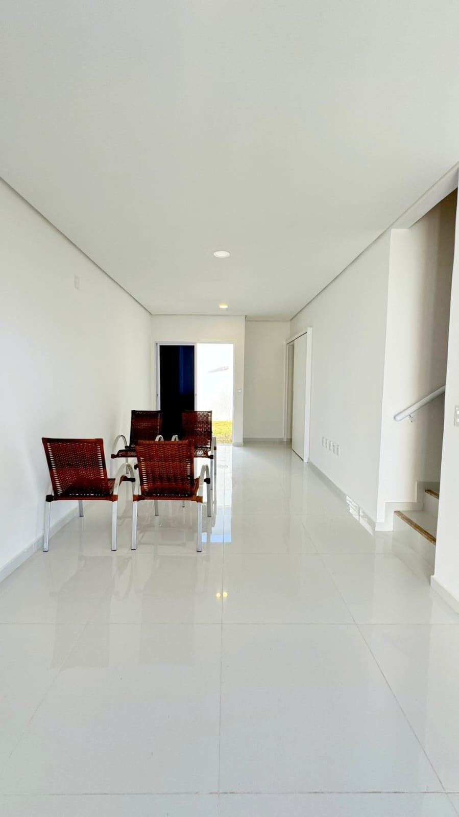 Foto 3 do imóvel Casa Duplex com 3 Suítes no Centro do Eusébio-CE