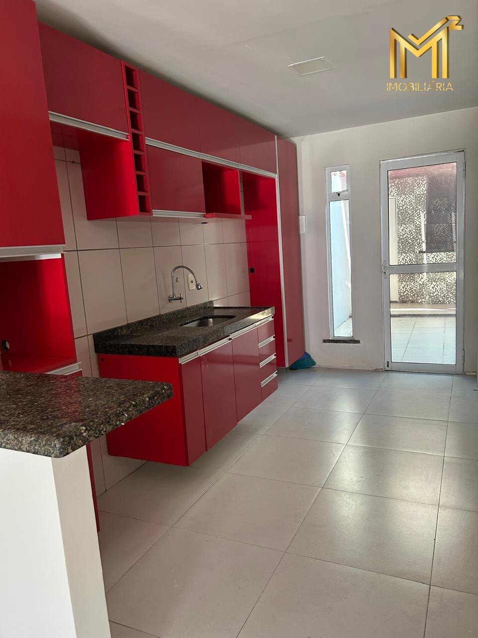 Casa Duplex com 3 Suítes e Lazer Privativo no Centro do Eusébio.